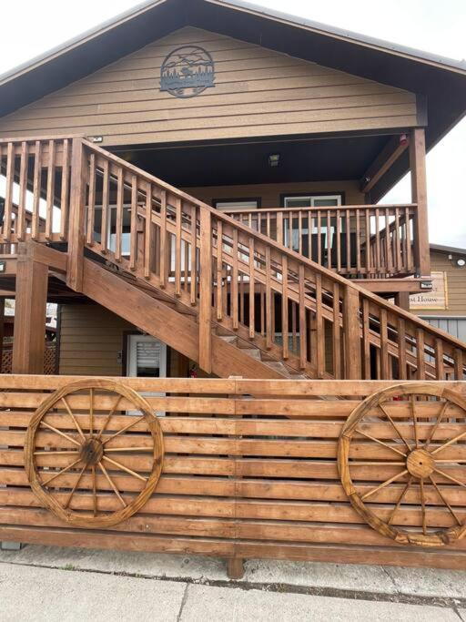 Parkway Yellowstone Guest House Apartment #3 Гардинер Экстерьер фото